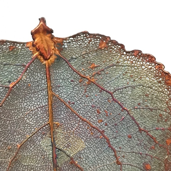 Christmas Holiday Ornaments Pine Cone Maple Leaf Set of 2 Ornaments Vintage - Picture 9 of 12